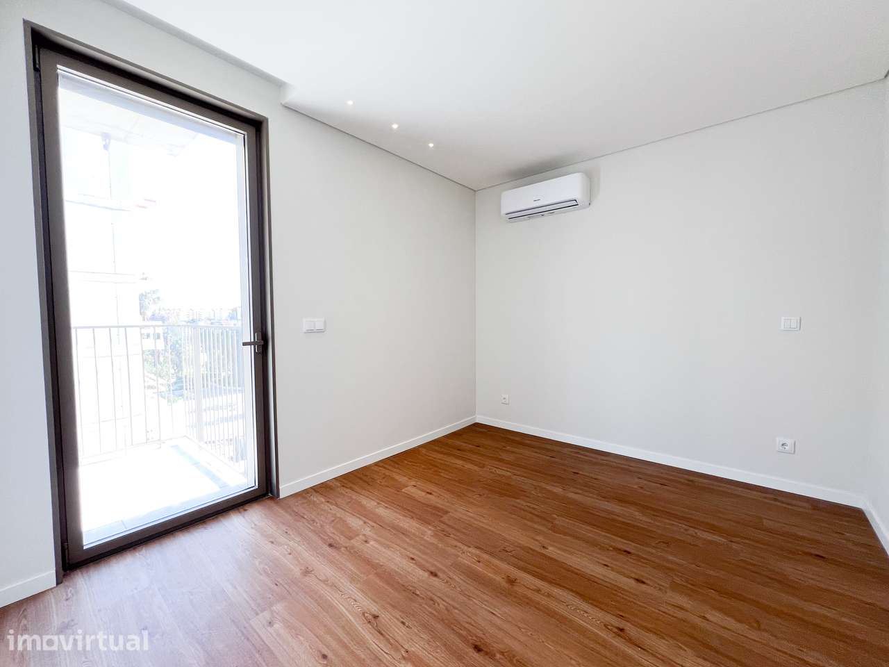 T2+1 Novo em condomínio privado, com lugar de garagem e arrumo - Grande imagem: 4/30