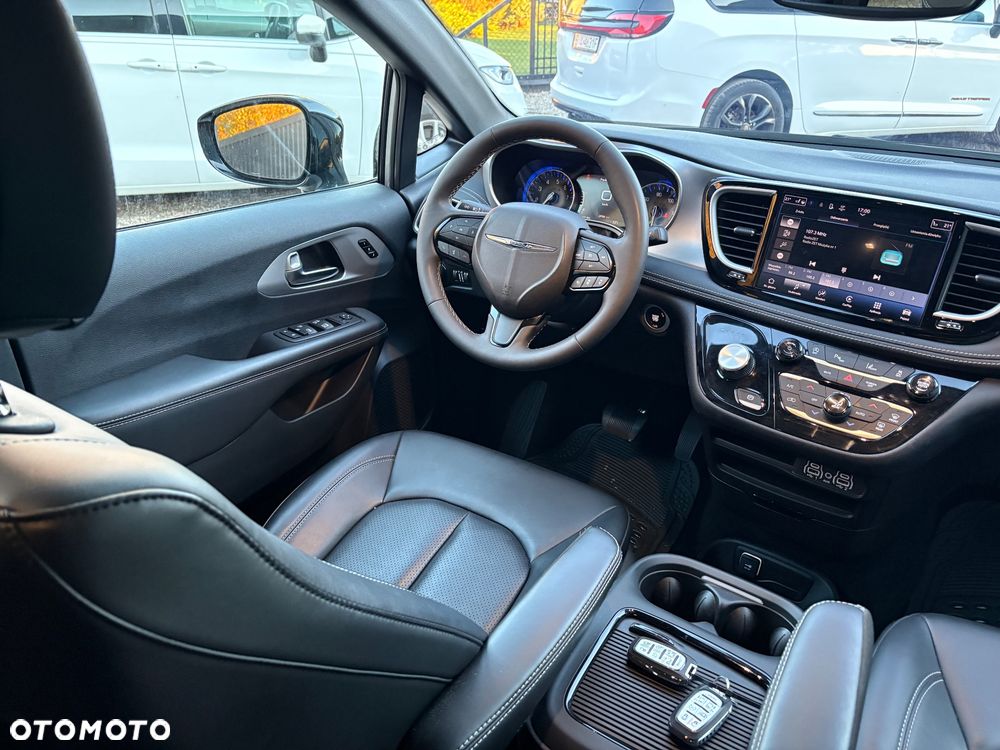 Chrysler Pacifica - 22