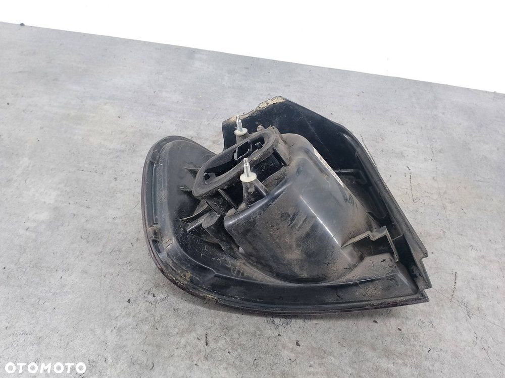 LAMPA TYLNA PRAWA VW GOLF PLUS I 5M0945096N 89033608 - 6