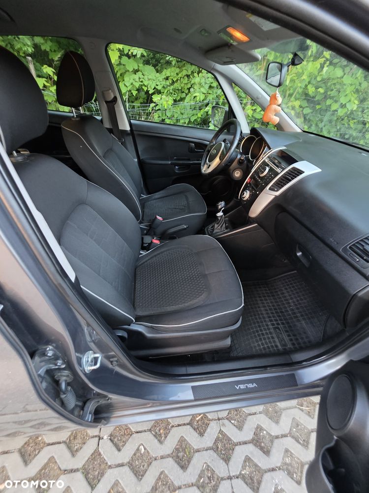 Kia Venga - 4