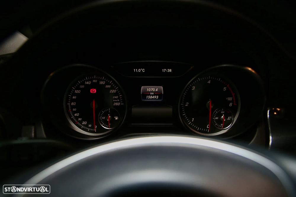 Mercedes-Benz CLA 180 Shooting Brake d Urban - 11