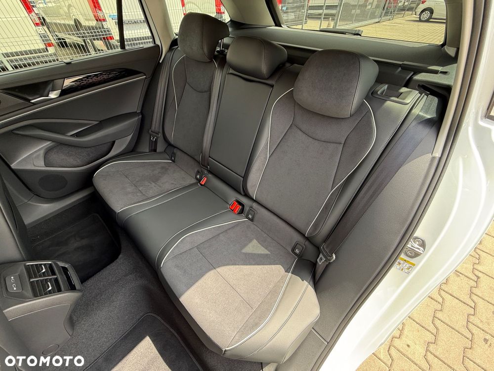 Volkswagen Passat - 12