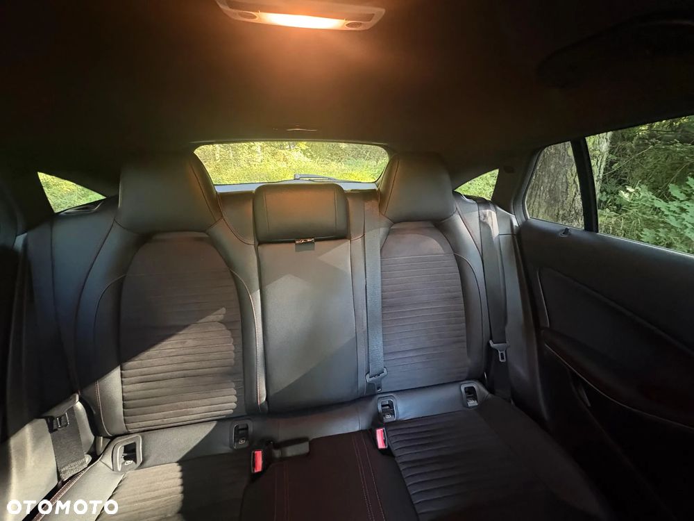 Mercedes-Benz CLA 200 d 4-Matic - 29