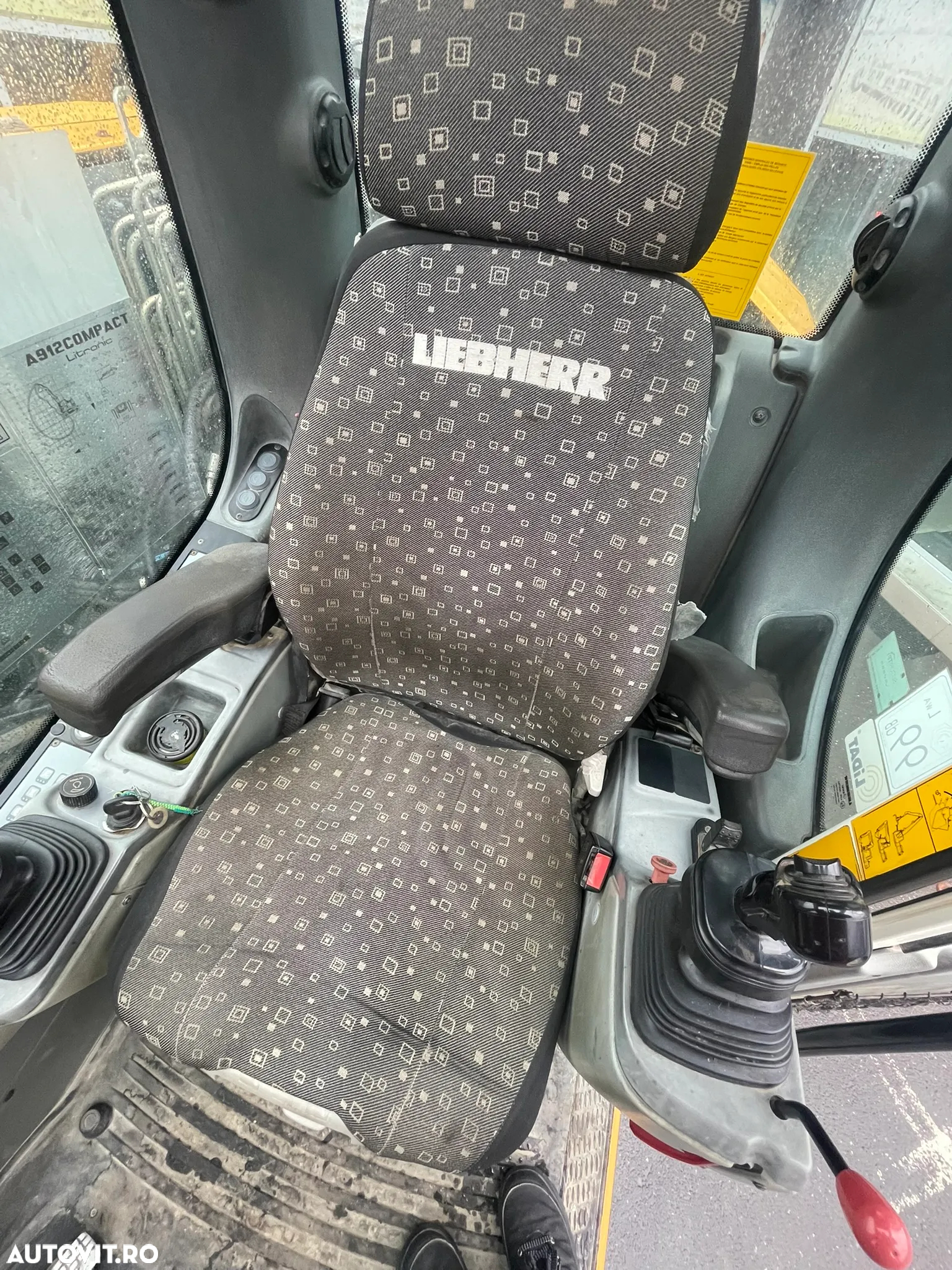 Liebherr A912 Compact - 17