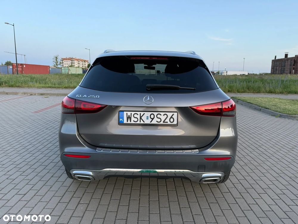 Mercedes-Benz GLA - 13