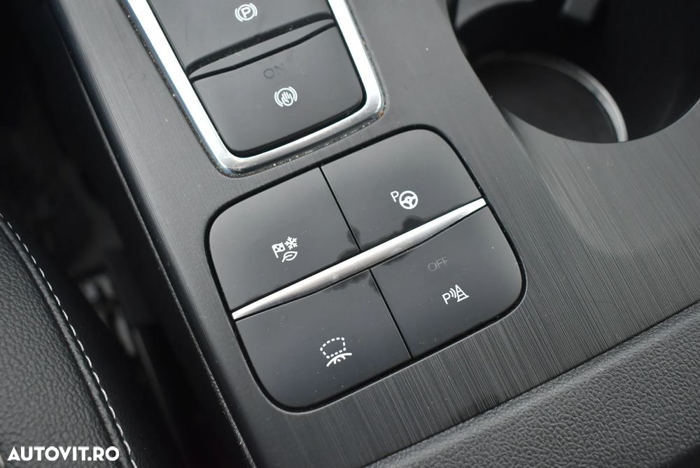 Ford Kuga 2.5 Duratec AWD FHEV Titanium - 23