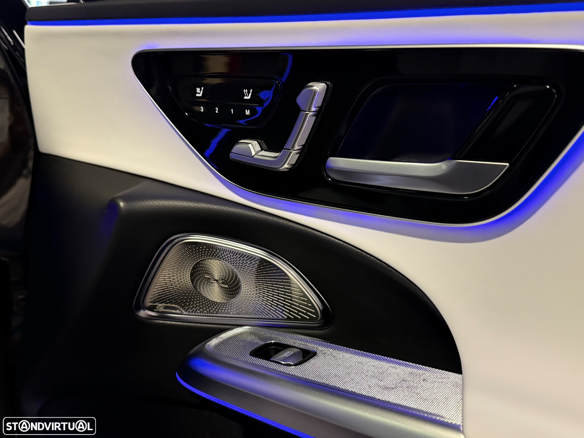Mercedes-Benz E 300 Standard - 38
