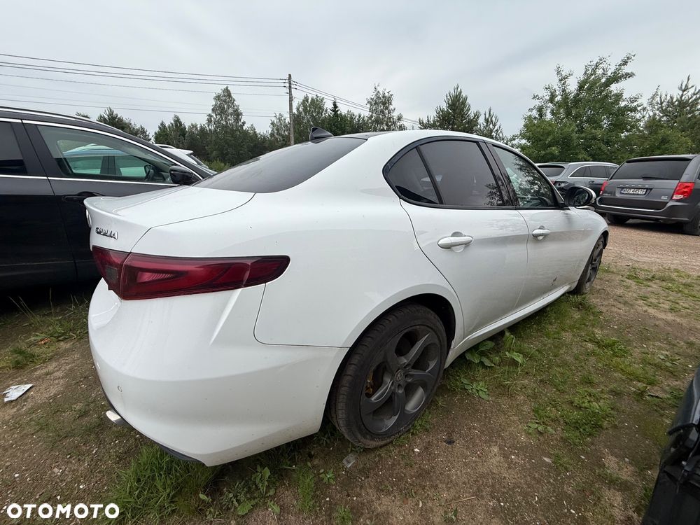 Alfa Romeo Giulia 2.0 Turbo Veloce - 10