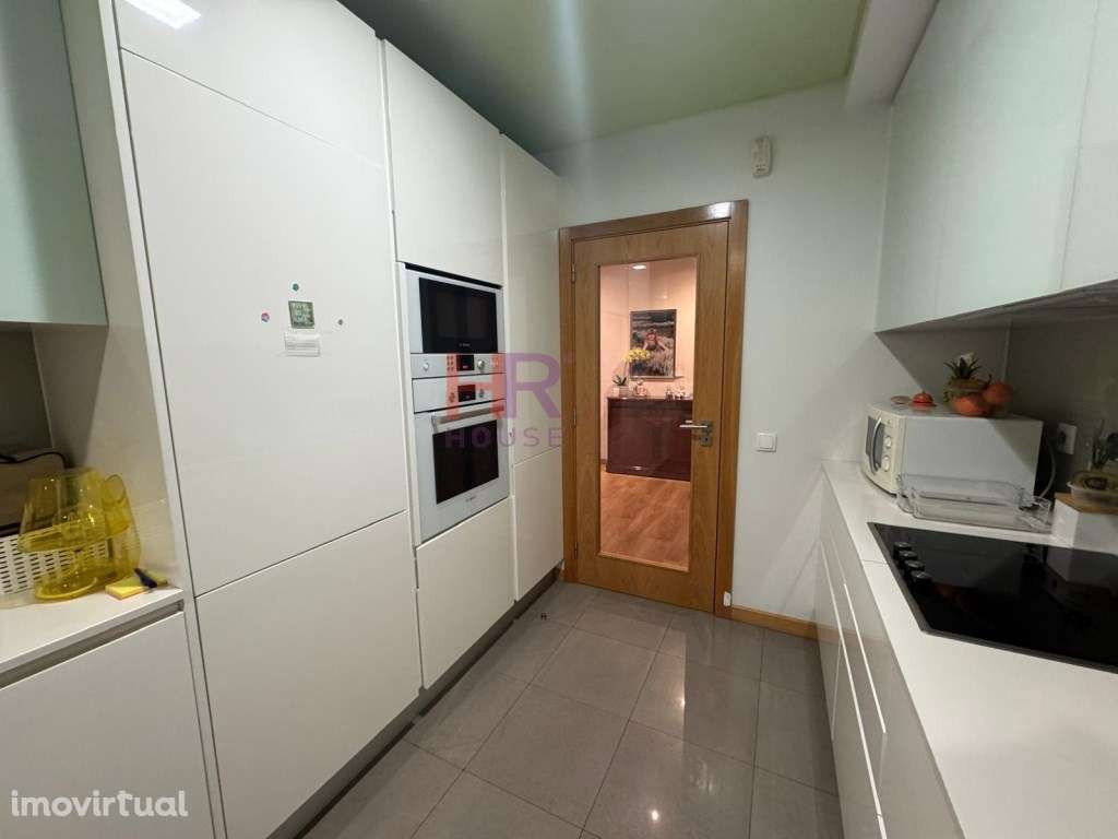 Arrenda-se T3 na urbanização Quinta da Portela com garagem. - Grande imagem: 2/15