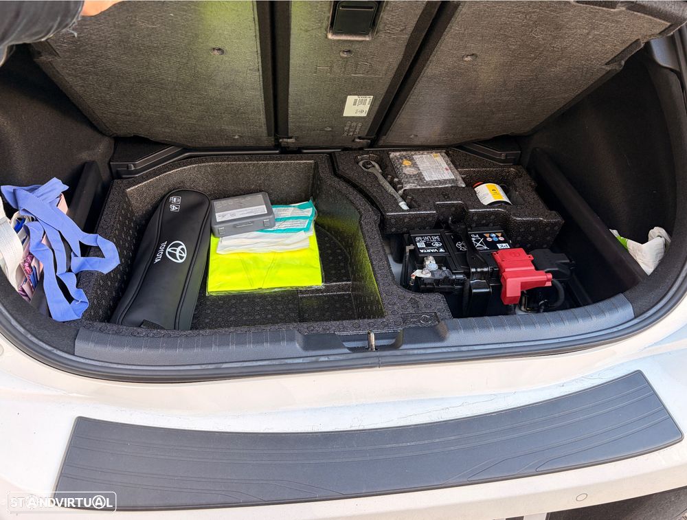 Toyota Corolla 2.0 Hybrid Luxury White - 15