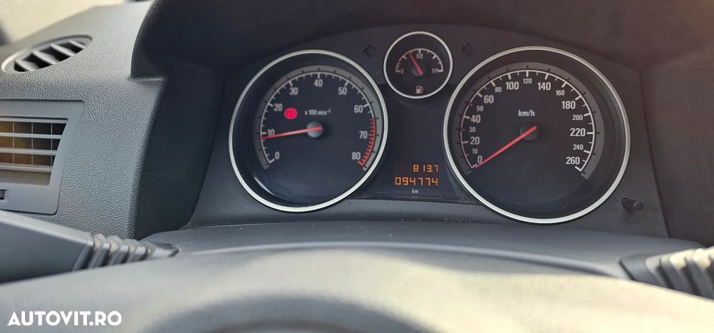 Opel Astra GTC 1.6 Cosmo - 10