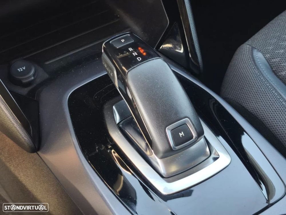 Peugeot 2008 PureTech 130 EAT8 Allure - 25