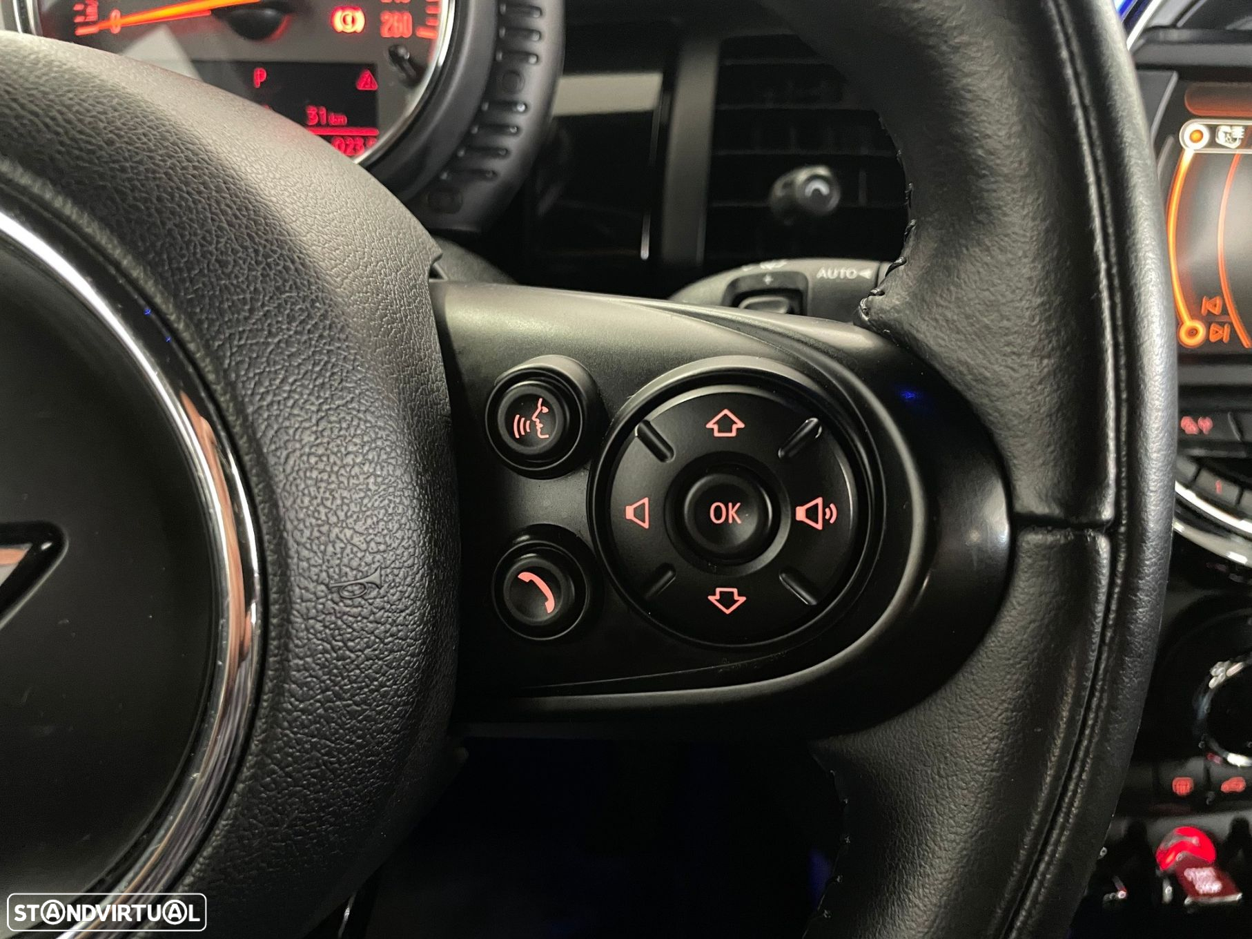 MINI 5 Portas Cooper D Auto - 32