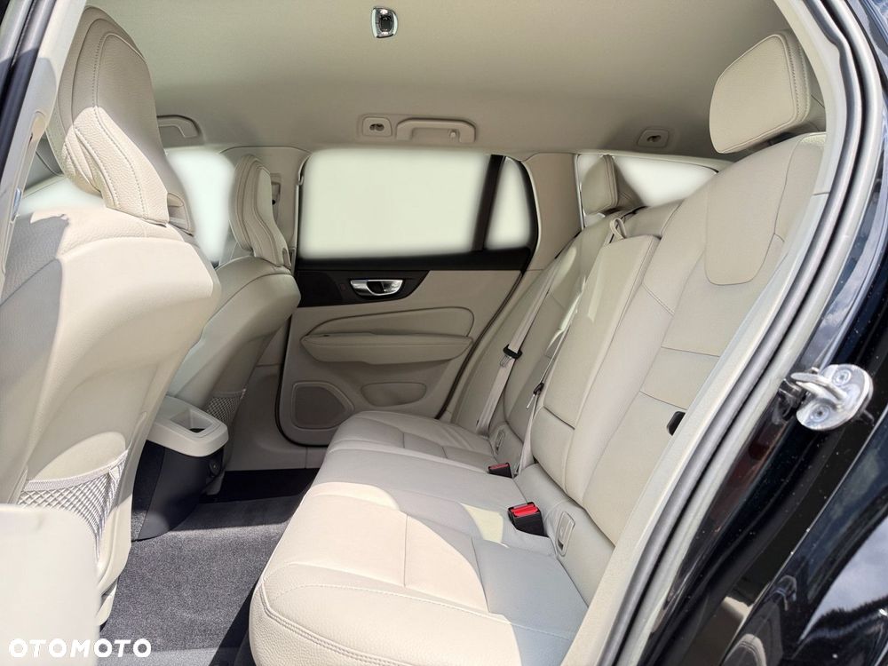 Volvo V60 Cross Country - 14