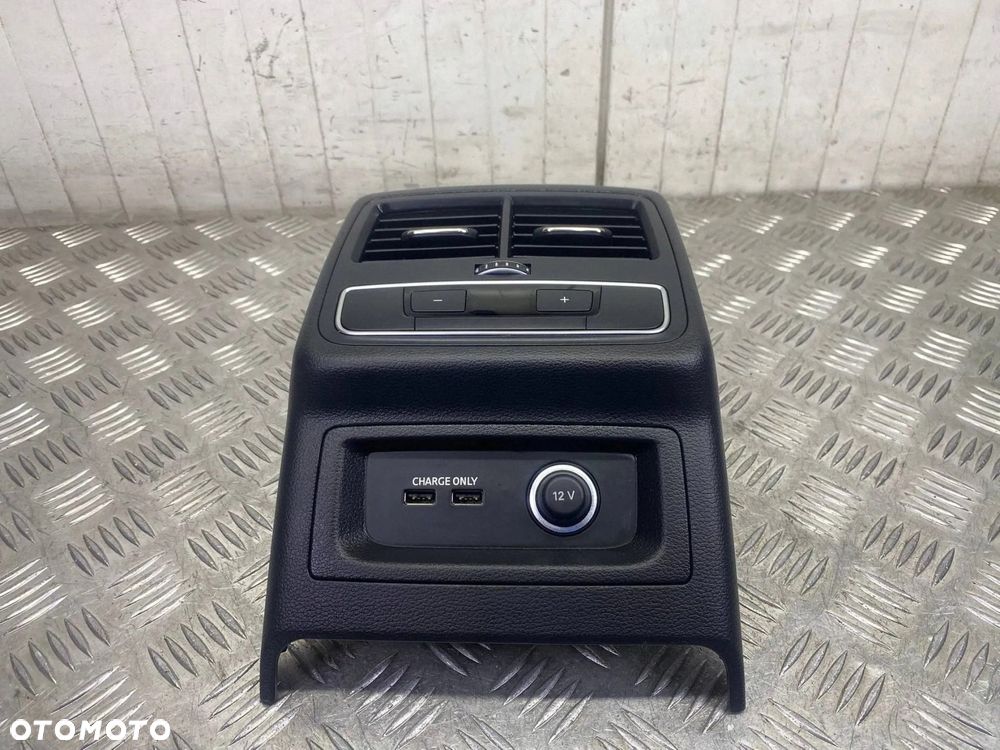 KRATKA NAWIEWU TYŁ TYLNA TUNELU USB GNIAZDO 12V AUDI A5 S5 RS5 8W - 8