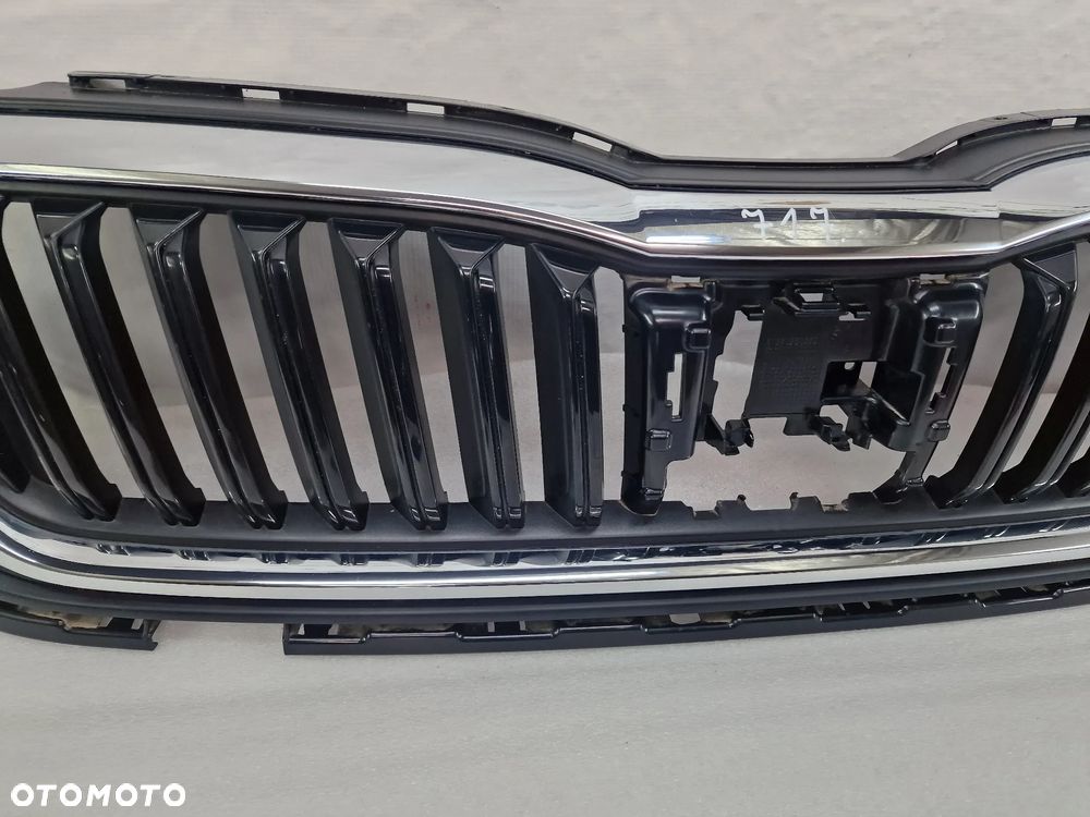 SKODA OCTAVIA 4 IV 5E3 19- ATRAPA / GRILL PRZEDNI PRZÓD , NR 5E3807723 , ŁADNA , NR AUKCJI GL717 - 5