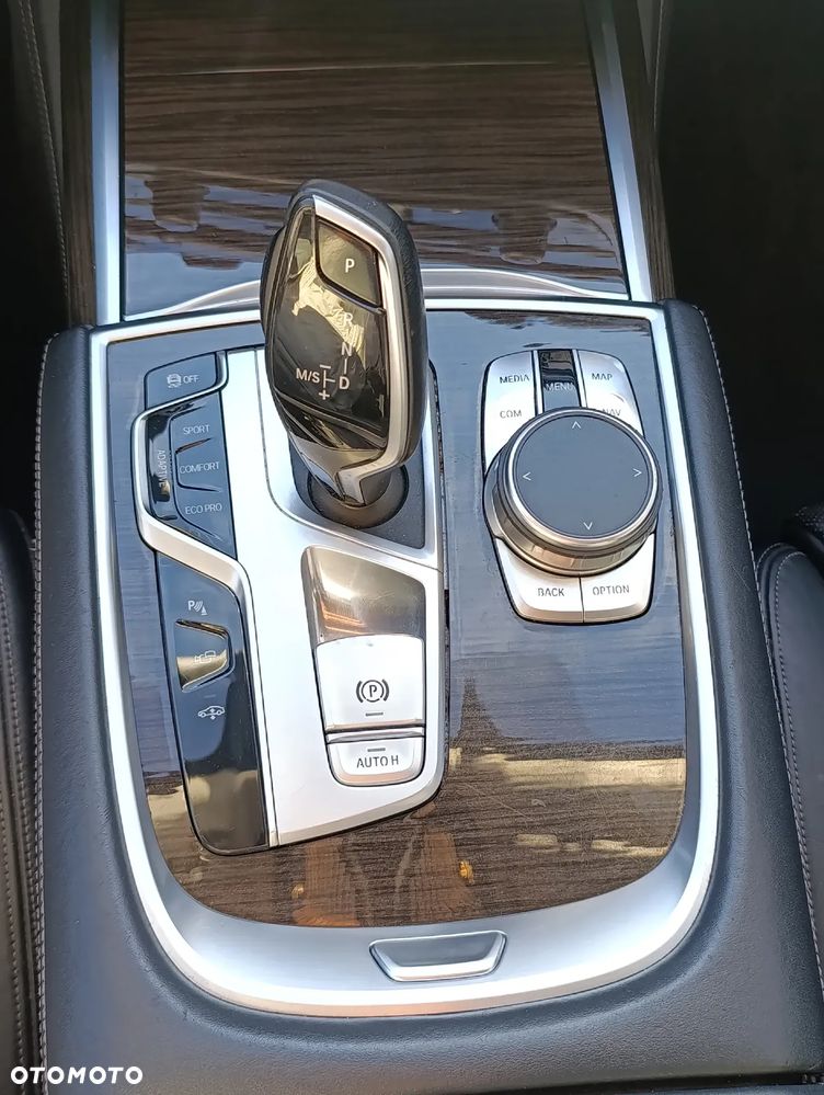 BMW Seria 7 740Li - 11