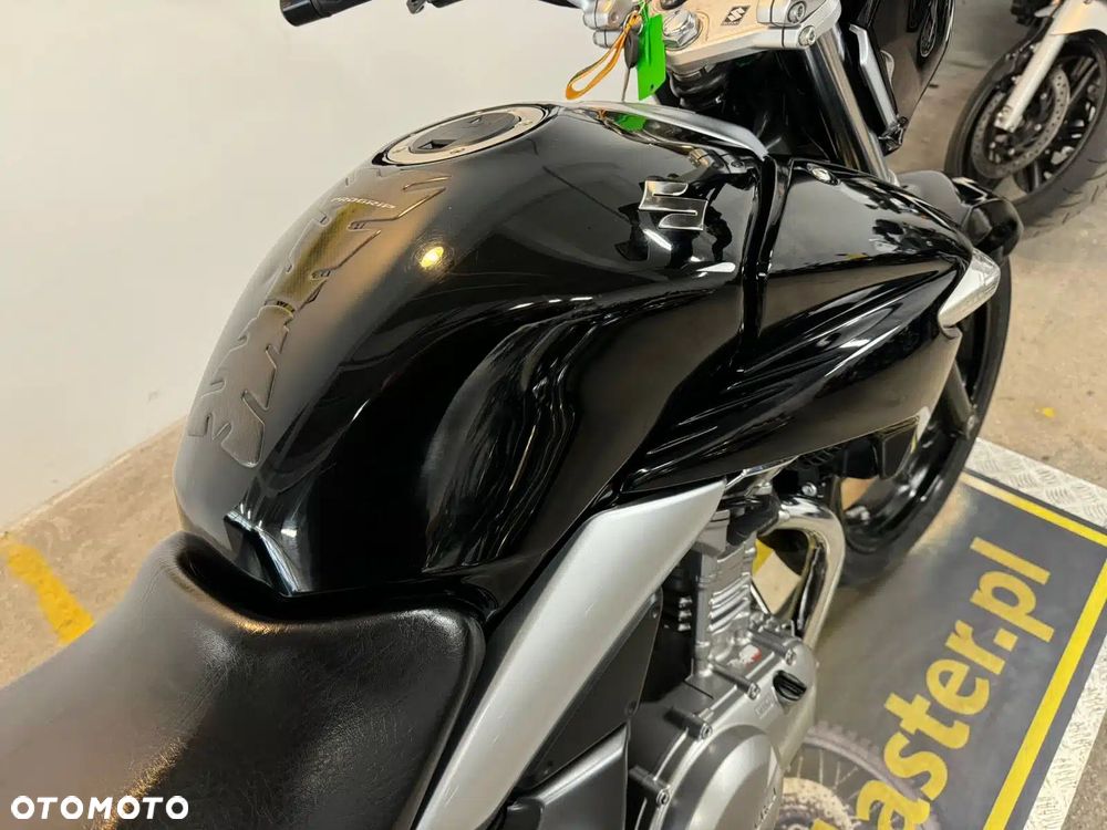 Suzuki GW 250 - 11