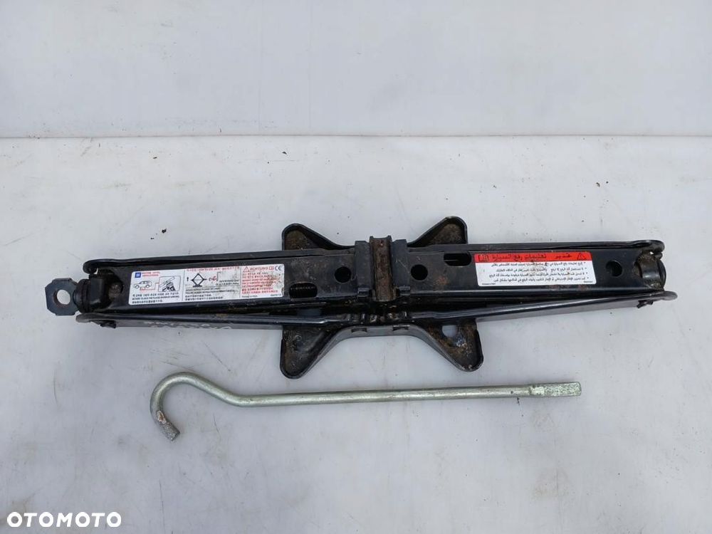 LEWAREK PODNOŚNIK KOŁA ZAPASOWEGO OPEL ANTARA CHEVROLET CAPTIVA 96878115 - 2
