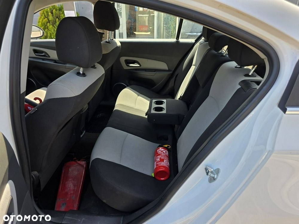 Chevrolet Cruze 1.8 LS - 23