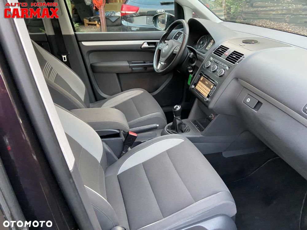 Volkswagen Touran - 22