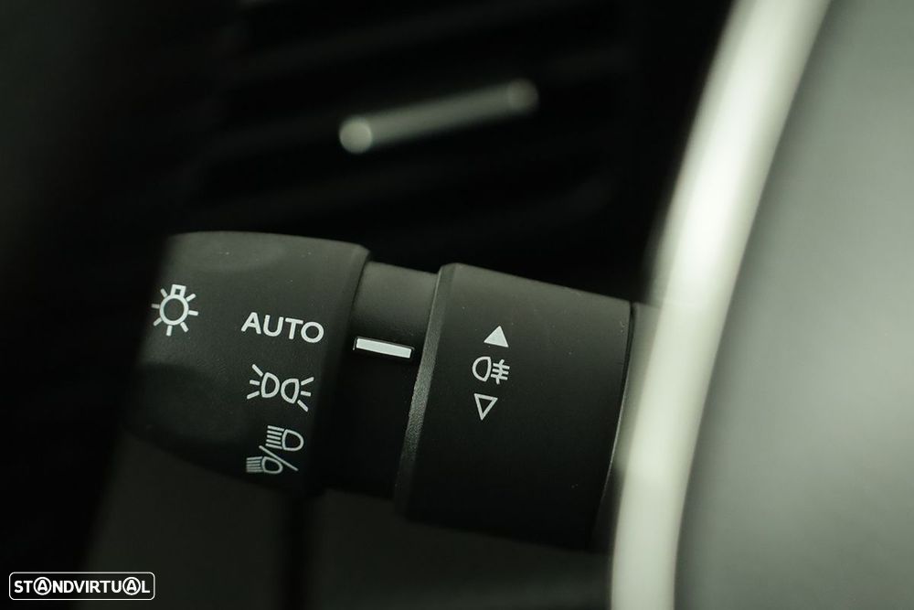 Peugeot 2008 1.2 PureTech Allure - 17