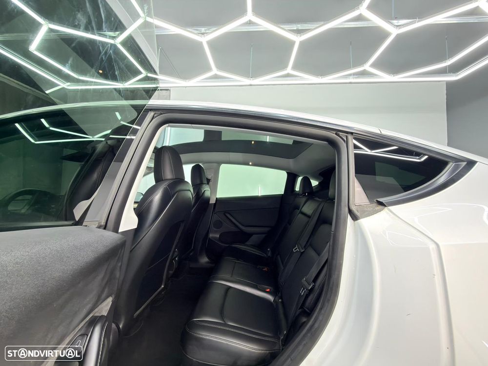 Tesla Model Y Long Range Dual Motor AWD - 9