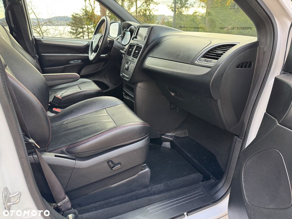 Dodge Grand Caravan 3.6 R/T - 29