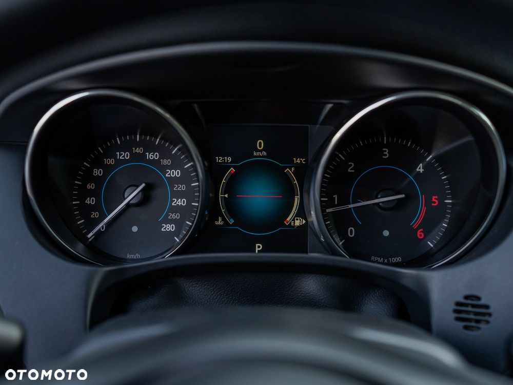 Jaguar XE 2.0 D Prestige - 9