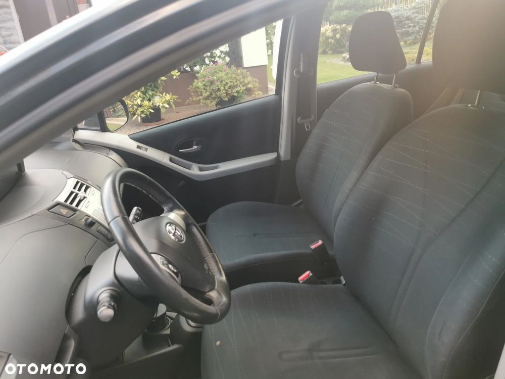 Toyota Yaris - 10