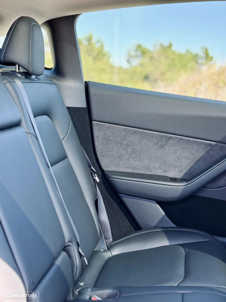 Tesla Model Y Performance Dual Motor AWD - 9