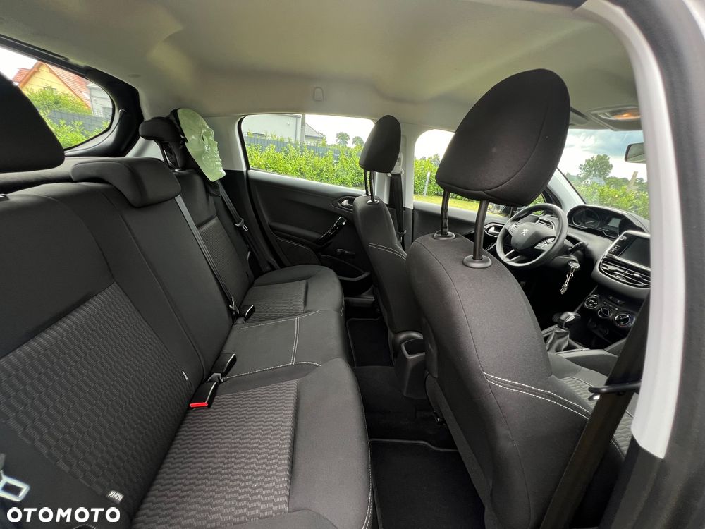 Peugeot 208 1.5 BlueHDi Allure S&S - 18