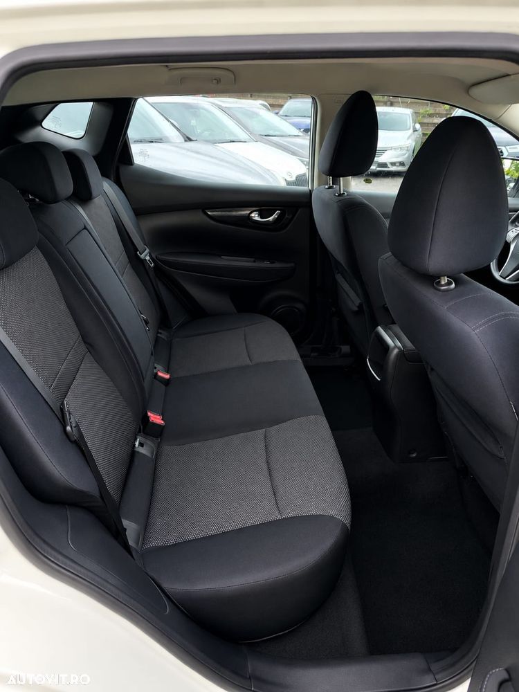 Nissan Qashqai 1.6 DCI Xtronic N-Connecta - 12
