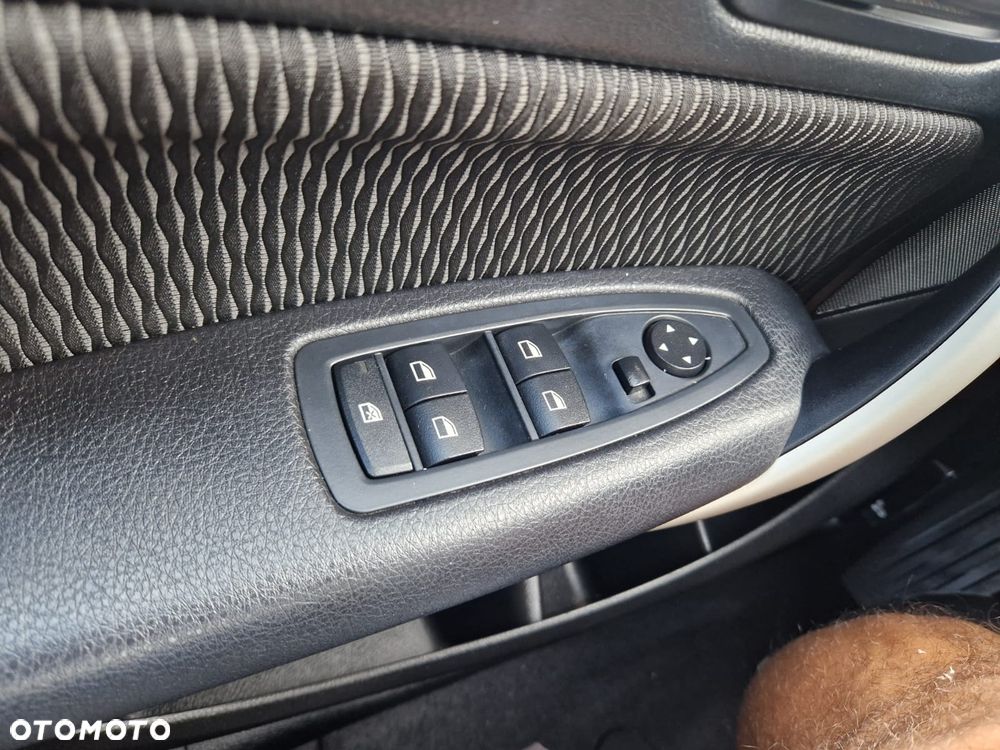 BMW Seria 1 116i Sport Line - 11