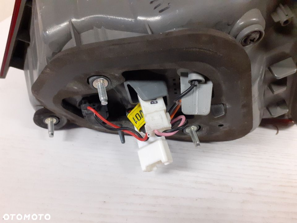 LAMPA TYLNA HYUNDAI I40 KOMBI PRAWA W KLAPĘ - 4