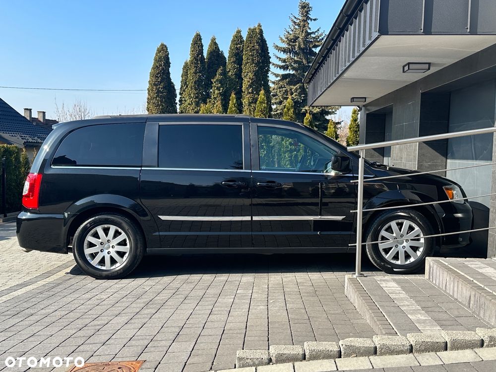 Chrysler Town & Country - 5