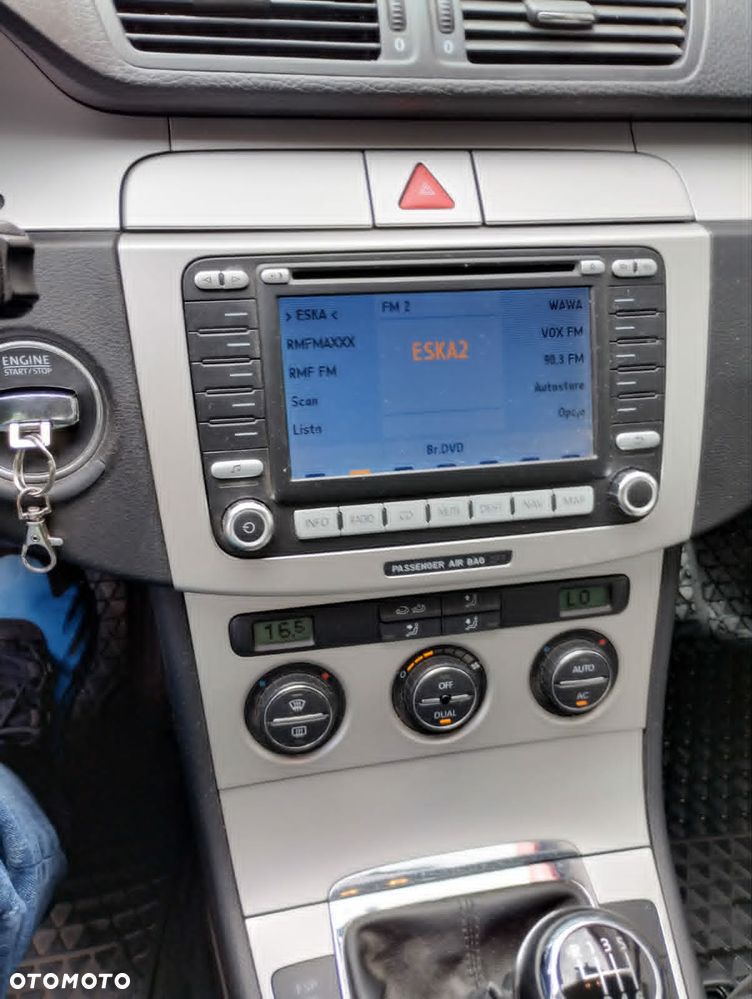 Volkswagen Passat 2.0 TDI DPF Sportline - 8