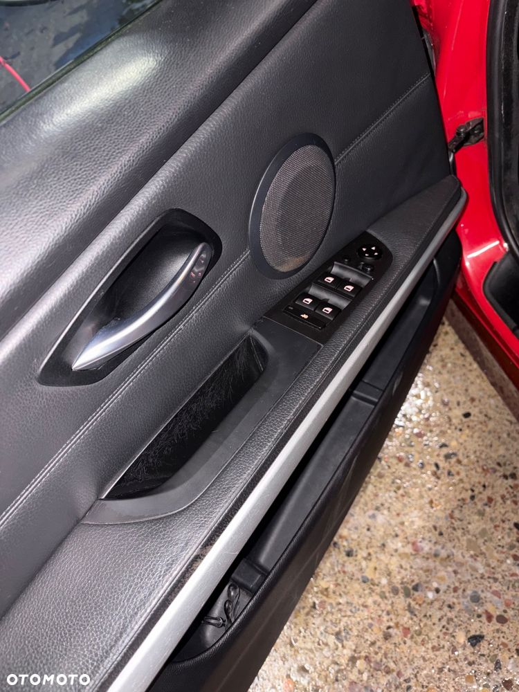 BMW Seria 3 330i - 12