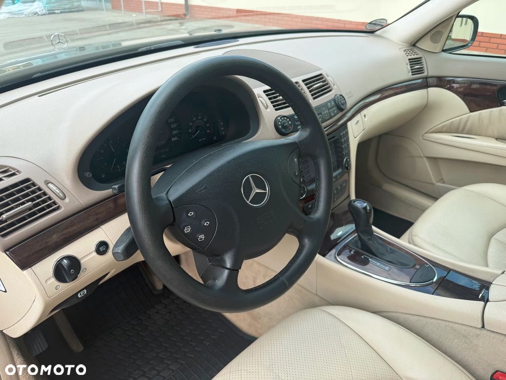 Mercedes-Benz Klasa E 240 4-Matic T Classic - 18