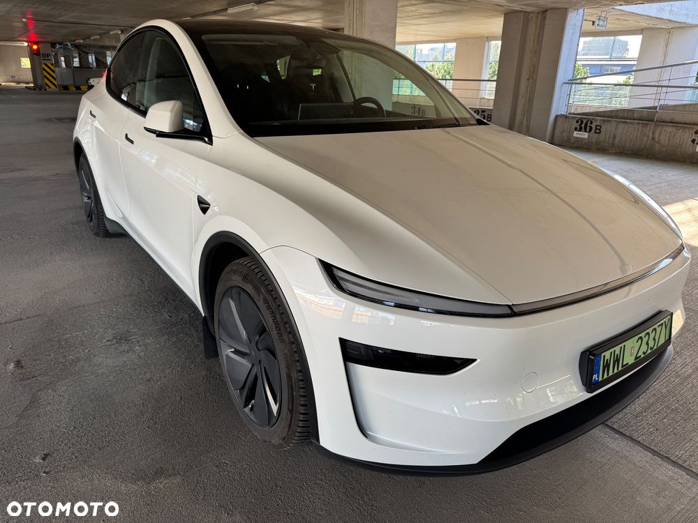 Tesla Model Y - 7