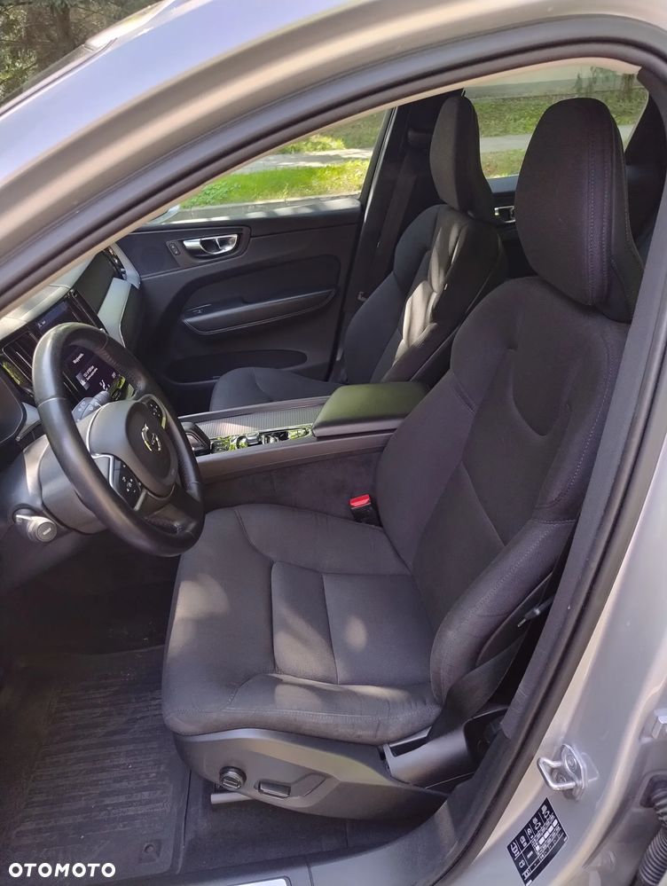 Volvo XC 60 B5 B AWD Momentum Pro - 9