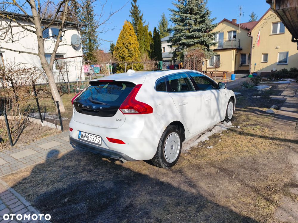 Volvo V40 D4 Drive-E Ocean Race - 3