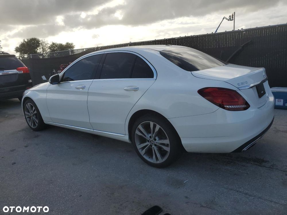 Mercedes-Benz Klasa C 300 9G-TRONIC Edition - 3