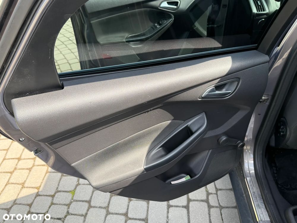 Ford Focus 1.6 Trend Sport - 11