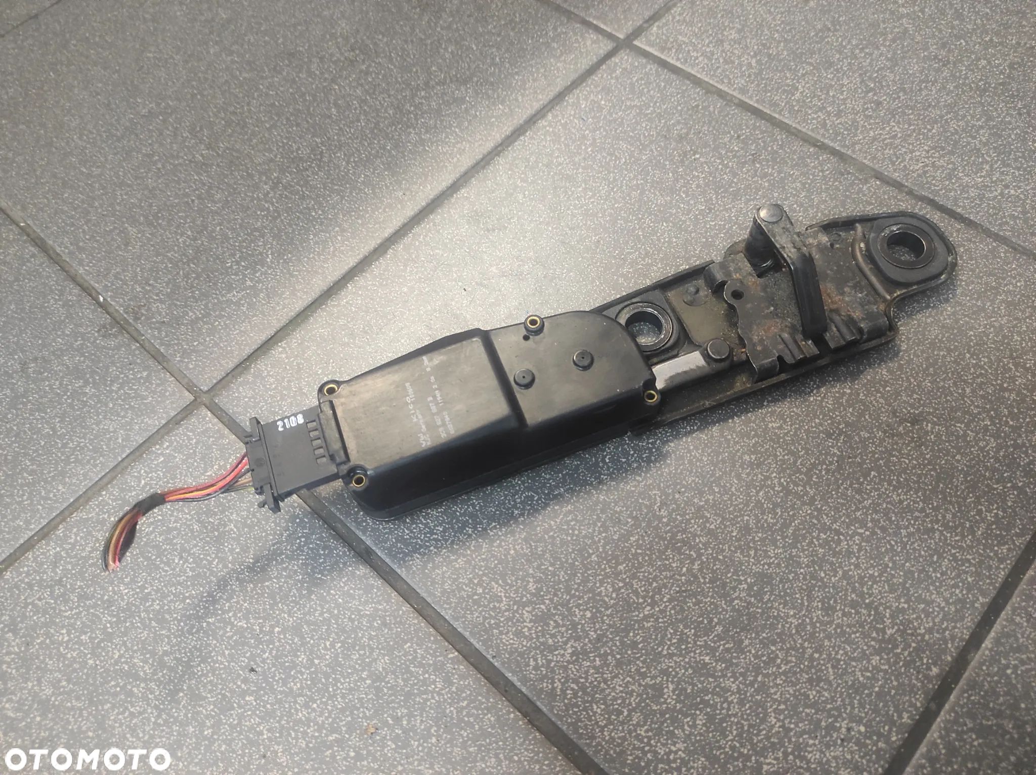 SIŁOWNIK DOCIĄG TYLNEJ KLAPY VW PASSAT B6 B7 3C9827887B WYSYŁKA !!!! - 1