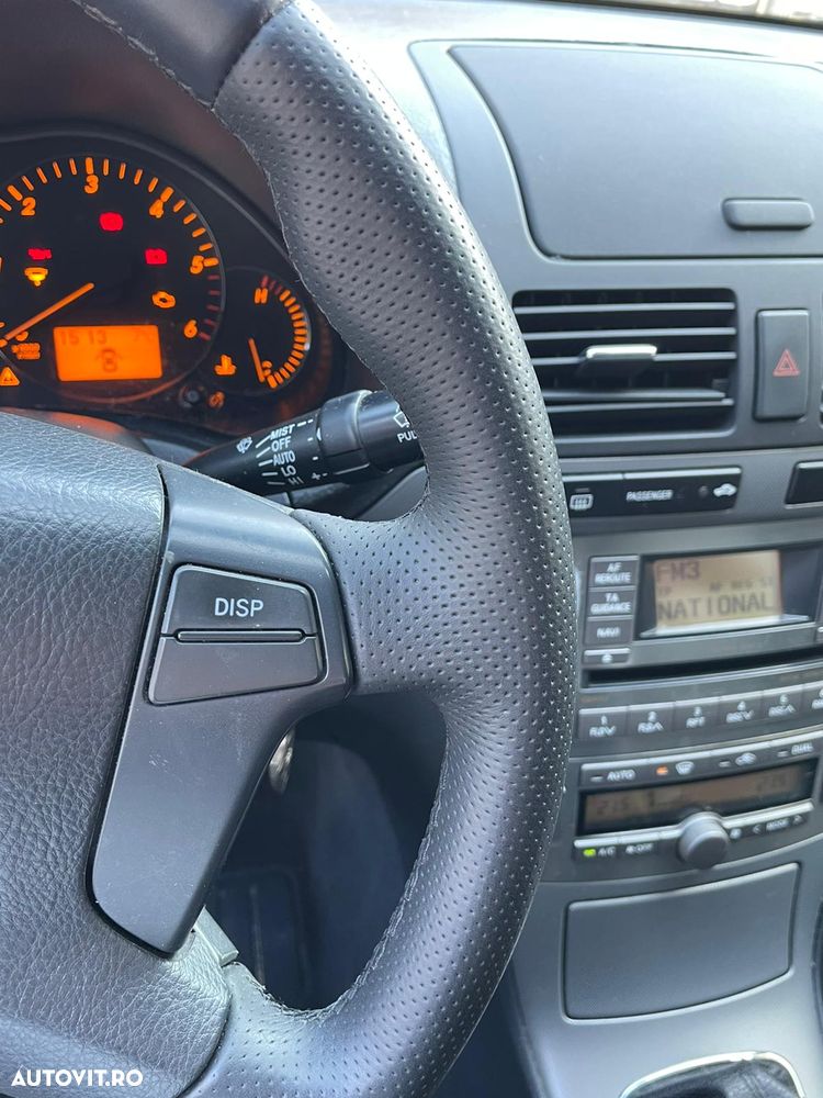 Toyota Avensis 2.0 D-4D Sedan Luna - 6