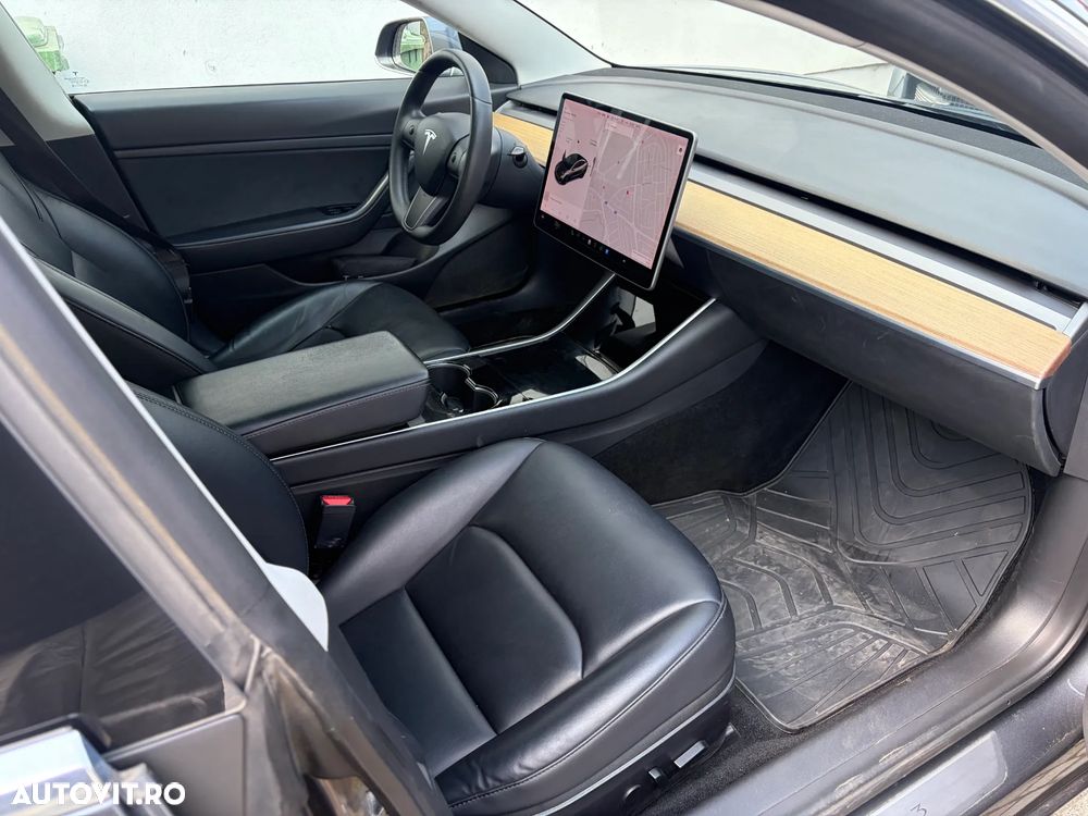 Tesla Model 3 - 7