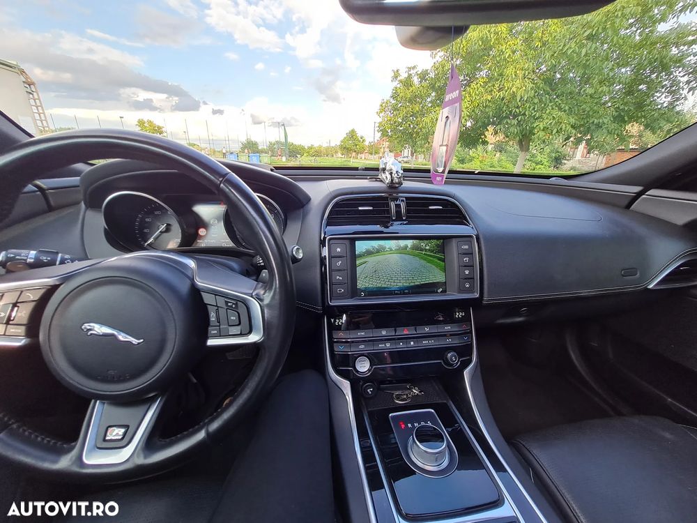 Jaguar XE 2.0 R-Sport - 8