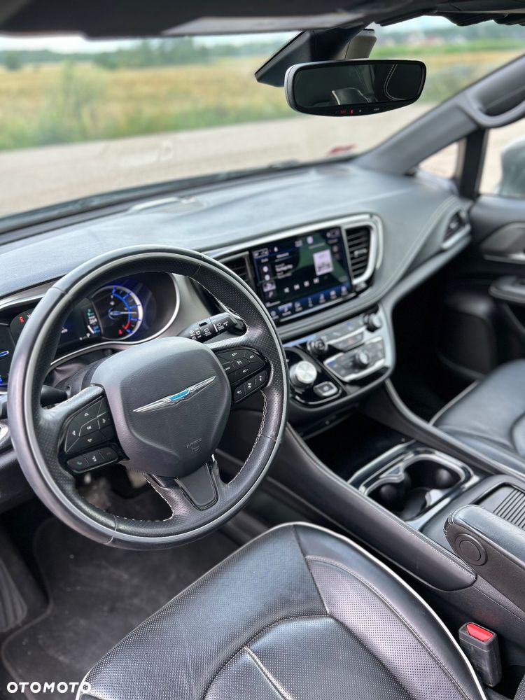 Chrysler Pacifica - 26