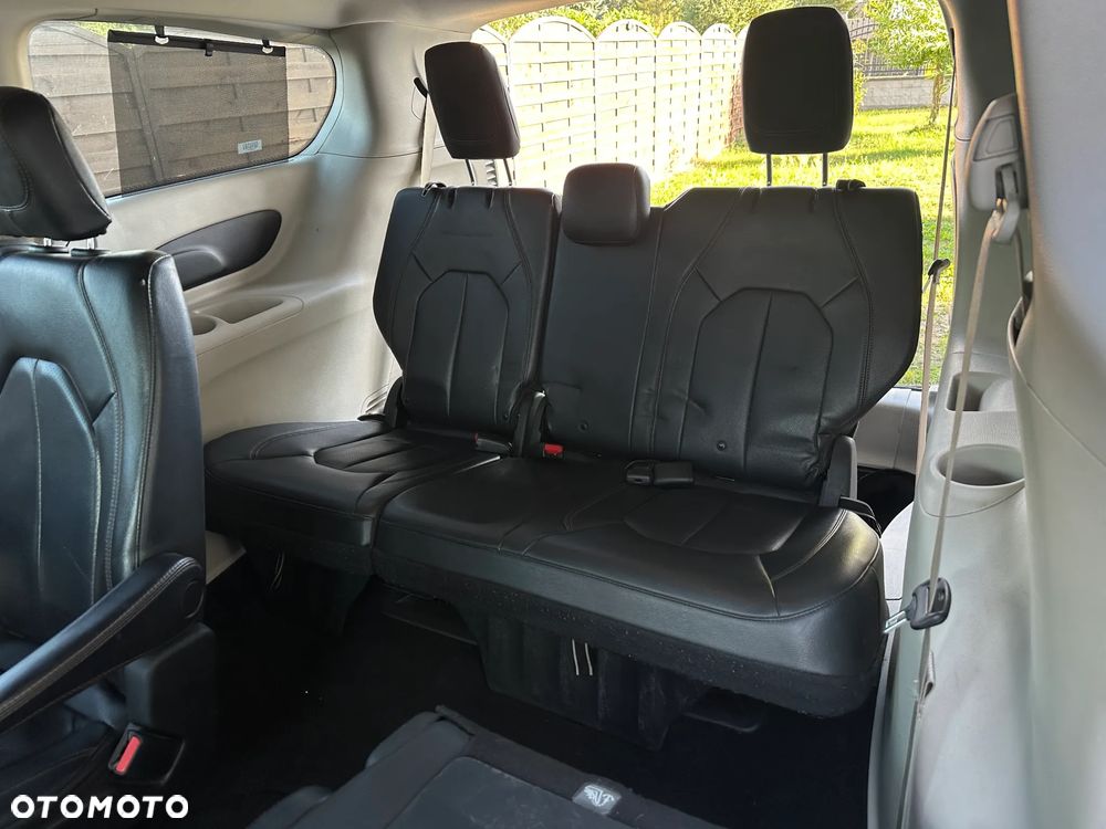 Chrysler Pacifica - 18